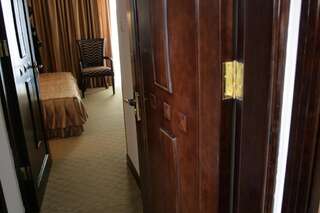 Отель Hotel Arca lui Noe Синая Семейный люкс с 2 спальнями (для 2 взрослых и 2 детей)-4